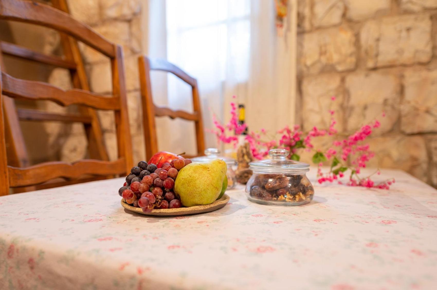 Hemdatya Stone Suites In The Galilee Ilaniya الغرفة الصورة