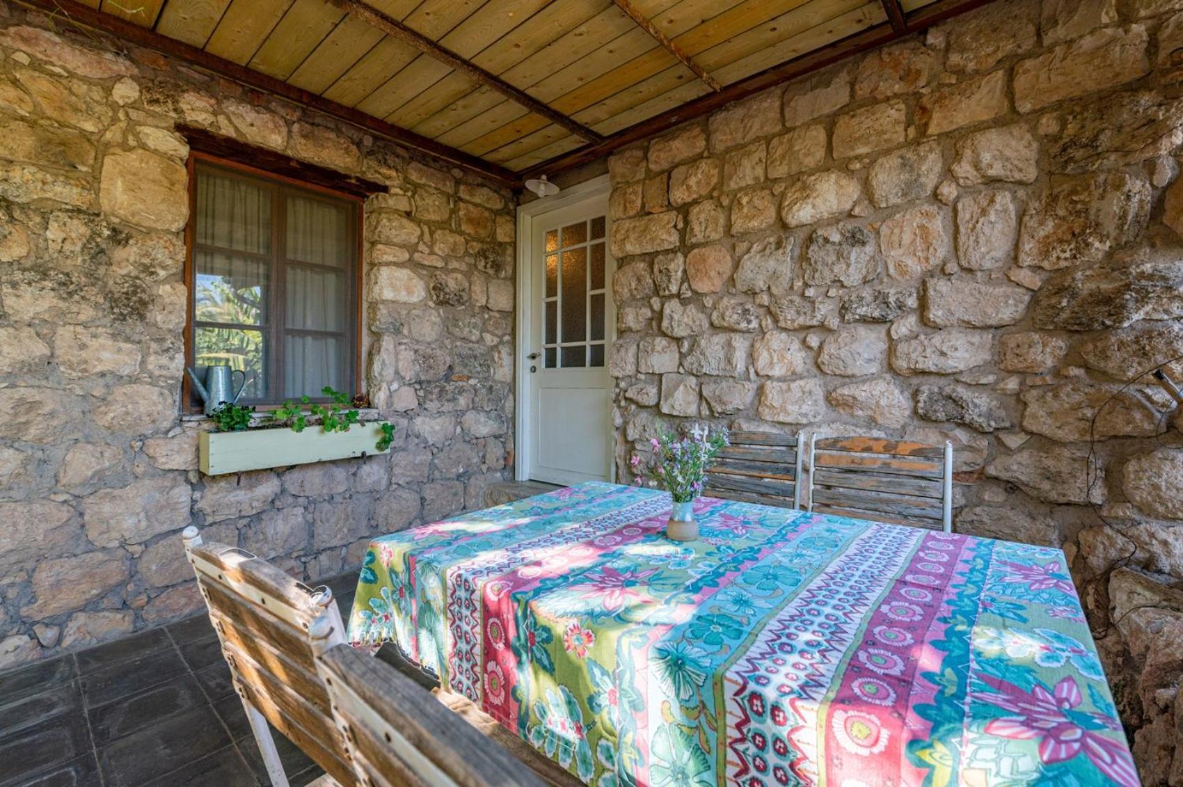 Hemdatya Stone Suites In The Galilee Ilaniya الغرفة الصورة