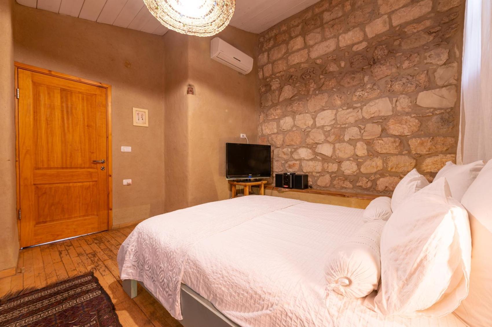 Hemdatya Stone Suites In The Galilee Ilaniya الغرفة الصورة